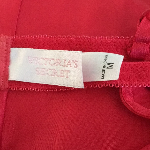 Elegant Red Satin Chemise with Black Lace Trim - Picture 8 of 8